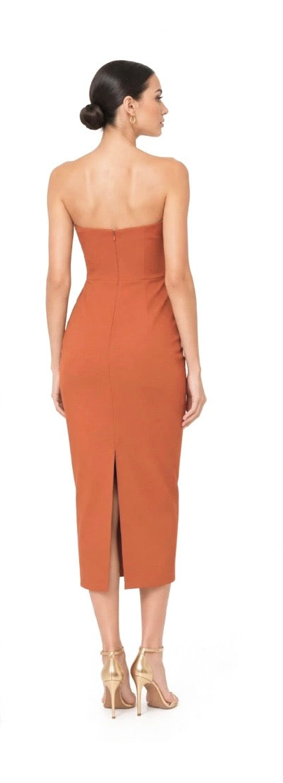 Flattering strapless ruched bodice form-fitting midi dress