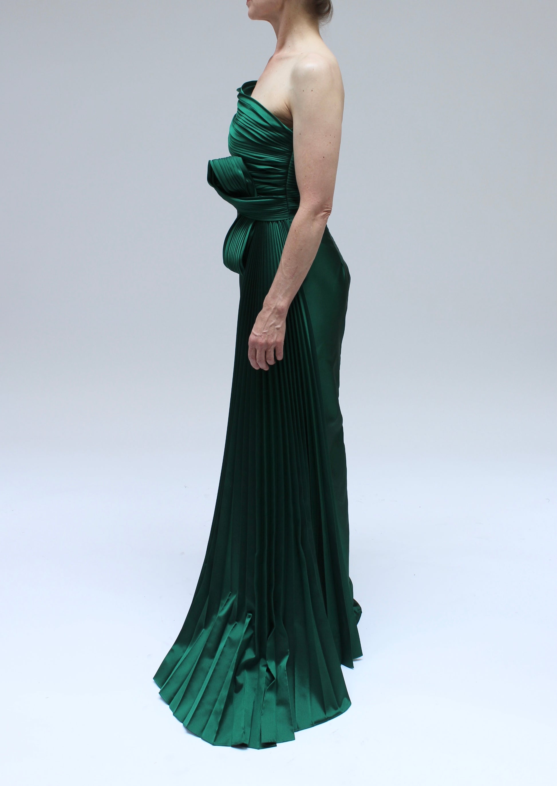 Victorian satin asymmetrical strapless knot detail side slit Ivanka go Rubber Ducky Victorian satin asymmetrical strapless knot detail side slit Ivanka go Rubber Ducky