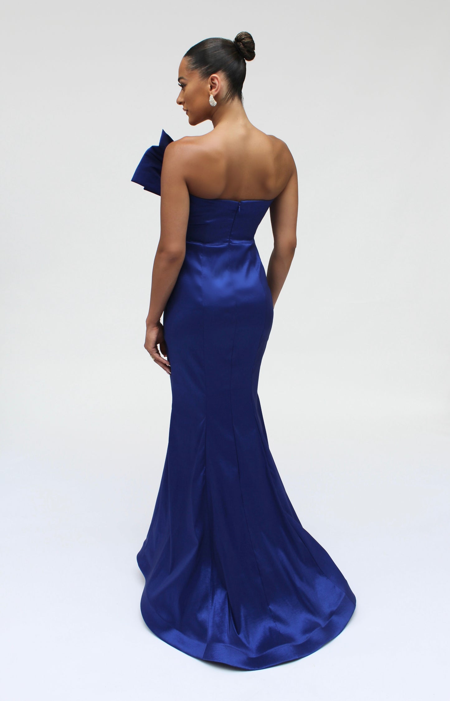 *Pre-Order Sophisticated approach form fitted hourglass gown